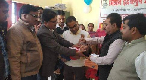 महराजगंज। नौतनवा मे सघन मिशन इंद्रधनुष 2.0 का किया उद्घाटन