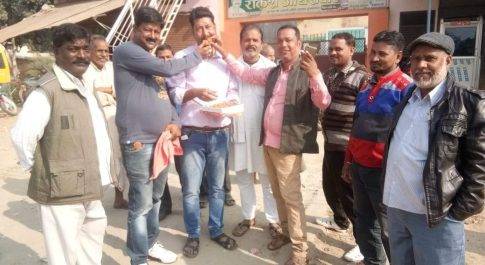 महराजगंज। बृजमनगंज नगर पंचायत दर्जा मिलने पर भाजपा कार्यकर्ताओं ने विधायक बजरंग बहादुर सिंह को दी बधाई