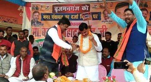 महराजगंज। स्वागत समारोह में उमडी़ भीड़ देखकर गदगद हुए विधायक बजरंग बहादुर सिंह जी
