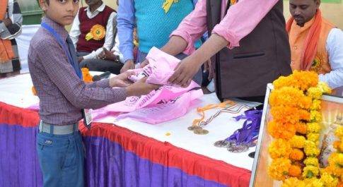 महराजगंज। फूलमनहा कृष्णा पब्लिक स्कूल मे हुआ सामान्य ज्ञान प्रतियोगिता