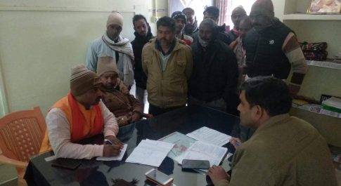 महराजगंज। बृजमनगंज थाना क्षेत्र में मुकदमा दर्ज न करने पर पुलिस पर उठे सवालिया निशान