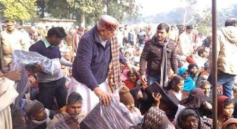 महराजगंज/देवरिया। कृषिमंत्रीजी ने गरीबों असहाय मे बांटे सैकड़ों कंबल