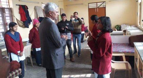 लखीमपुर खीरी I जिलाधिकारी ने जवाहर नवोदय विद्यालय का औचक किया निरीक्षण