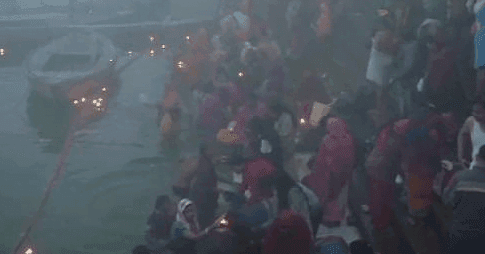 बहराइच : मकर संक्रांति पर श्रद्धालुओं ने गंगा में लगाई शांति और आस्था की डुबकी