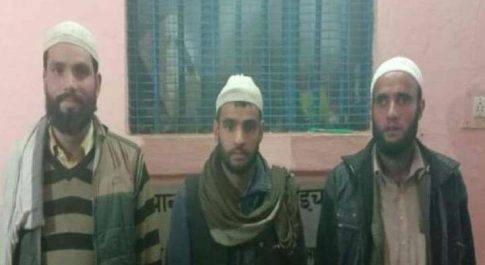 बहराइच। पूछताछ के बाद पुलिस ने तीनों कश्मीरियों को छोड़ा 