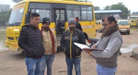 गोंडा/130 अनफिट वाहनों से बच्चों का कराया जा रहा आवागमन