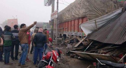 लखीमपुर खीरी I आमने सामने से ट्रैक्टर ट्राली व कंटेनर से हुईं बड़ी दुर्घटना किसी की हताहत की खबर नहीं