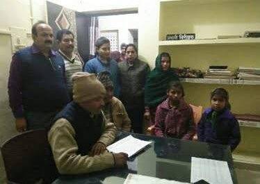 महराजगंज। बृजमनगंज थाना क्षेत्र में दो दिन से गायब नाबालिग बहनें थाने पहुंच सुनाई आपबीती