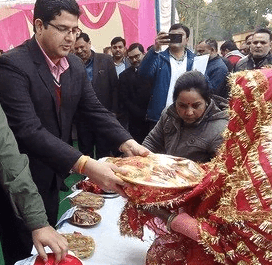 बहराइच : में डीएम ने ग्रामीणों से जानी गांव के विकास की हकीकत