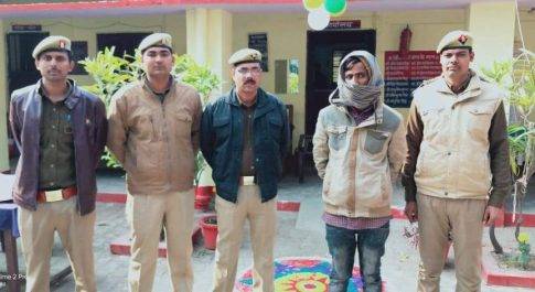महराजगंज। फरेंदा पुलिस द्वारा हत्या व लूट में वांछित अभियुक्त को गिरफ्तार कर भेजा गया जेल।