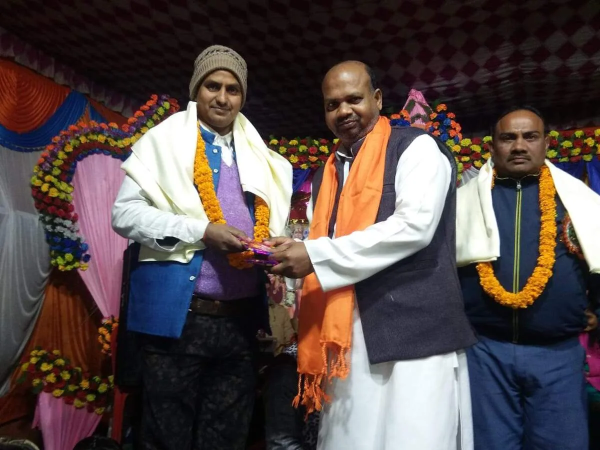 महराजगंज। मां भगवती जागरण का हुआ आयोजन, पत्रकारों को किया सम्मानित