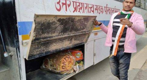 महराजगंज। ठूठीबारी बार्डर पर सरकारी बसों के जरिए हो रही मरीच एवं कास्मेटिक सामान की तस्करी