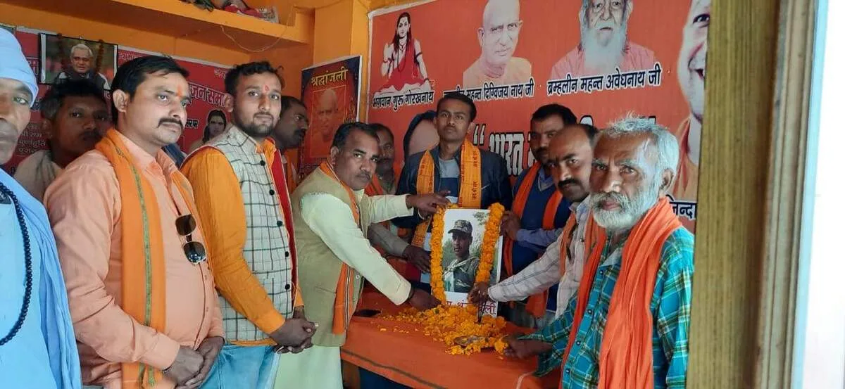 महराजगंज। नौतनवा मे पुलवामा मे शहीद सैनिकों के सम्मान में श्रद्धांजलि कार्यक्रम