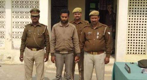 महराजगंज। 15000 रुपये का इनामी वांछित को पुलिस ने किया गिरफ्तार