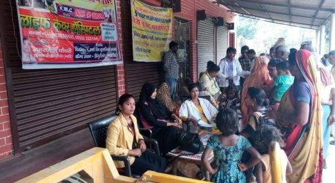 महराजगंज। बरडांड़ में के०एम०सी० हॉस्पिटल एवं नेहरू युवा केन्द्र के द्वारा नि:शुल्क स्वास्थ्य शिविर का हुआ आयोजन