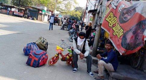 लखनऊ Lock down से परेशान यात्री