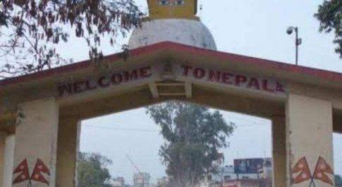 महराजगंज। नेपाल में फंसे भारतीय पर्यटक दाने-दाने को है मोहताज