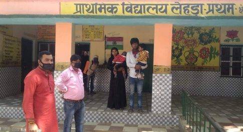 महराजगंज। फूलमनहा मे प्रधान एवं पत्रकारों के सहयोग से बाहर से पहुंचे 23 लोगों को किया आईसोलेट