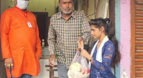 महराजगंज। लोगों को प्यार दे,मानव सेवा मे लगे भाजपा युवा नेता पंकज श्रीवास्तव