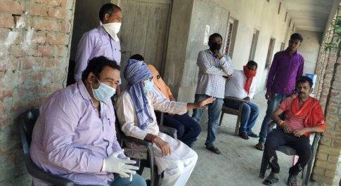 महराजगंज। ग्रामीण क्षेत्र में बाहर से आये हुए लोगो की सूचना ग्राम प्रधान एवं स्वास्थ्य विभाग को देने की गयी अपील