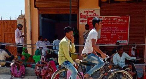उत्तर प्रदेश बहराइच कोटेदार ग्राम प्रधान तथा लेखपाल लाक डाउन का बना रहे मजाक