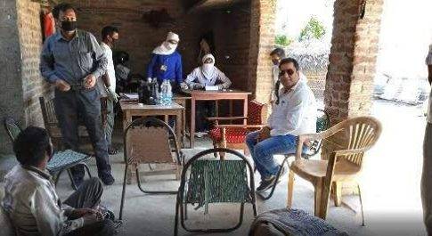 महराजगंज। शिकायत मिलने पर. जाचं करने पहुंचे पूर्ति निरिक्षक