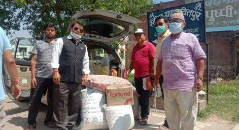 महराजगंज। लाकडाउन मे फसें नेपालियों का सहयोग करने पहुंचे गोरखा समाज मे