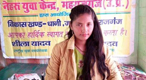 महराजगंज। नेहरू युवा केन्द्र के युवा मण्डलों द्वारा मॉस्क बनाया एवं किया जा रहा वितरित