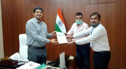 बहराइच। जिलाधिकारी राहत कोष के लिए सहयोग राशि देने का सिलसिला जारी