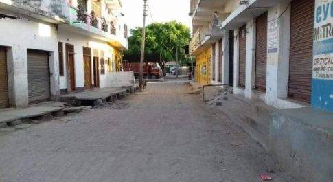 पीलीभीत। 12 हजार की आबादी के लिए अब अनिश्चितकाल तक अघोषित कर्फ्यू