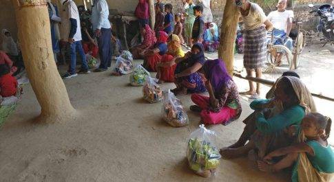 बहराइच। कोरोना संकट में देहात संस्था ने दिए 216 विधवाओं, विकलांगों व बुज़ुर्गों को राशन