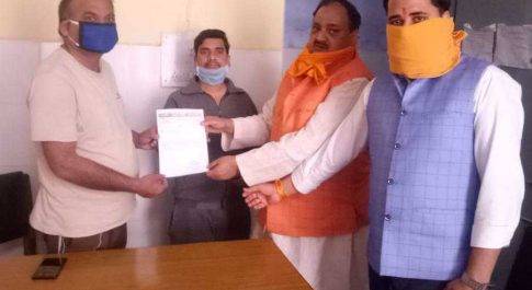 शाहजहांपुर I पुवायां में भाजपाइयों ने डॉक्टरों और अधिकारियों को किया सम्मानित