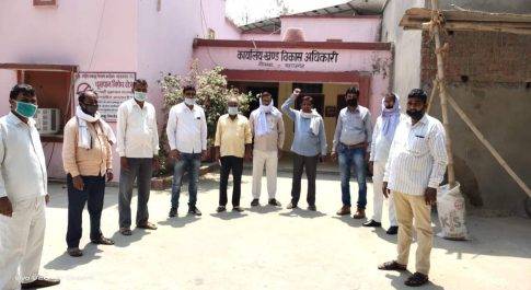 महराजगंज। ग्राम प्रधानो ने मुख्यमंत्री राहत कोष में भेजा एक माह का मानदेय