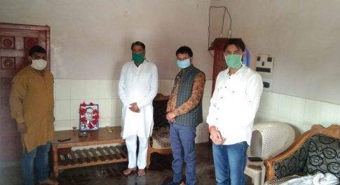 छतरपुर। भाजपा जिलाध्यक्ष मलखान सिंह  ने अपने आवास पर अंबेडकर जयंती मनाई