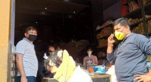पीलीभीत I खाद्य अधिकारियों की टीम ने किराना दुकानों पर की गई छापेमारी