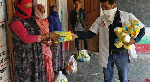 बहराइच : देहात संस्था ने दिये एकल महिलाओं को सैनीटरी पैड