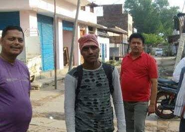 महराजगंज। हैदराबाद से पैदल 14 दिन मे पहुंचा बृजमनगंज प्रमोद