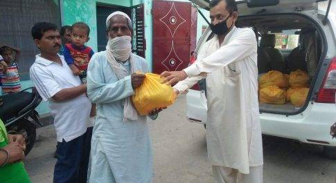 नगर के बशीरगंज मोहल्ले में दो दर्जन मुस्लिम समाज के लोगो मे भाजपा ने किया राहत सामग्री का वितरण