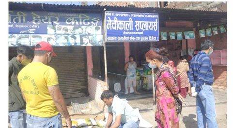 नेपालगंज में खाद्य विभाग की टीम ने की दुकानों पर छापेमारी