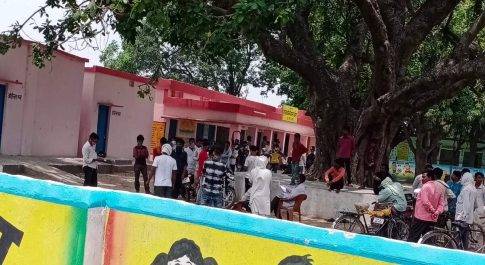 उत्तर प्रदेश बहराइच  प्रवाशी मजदूरों का जथ्था पहुँचा गाँव  