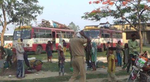सरकार द्वारा प्रवासी मजदूरों को घर पहुंचाने का क्रम जारी है 355 का मेडिकल चेकअप करा कर घर भेजा