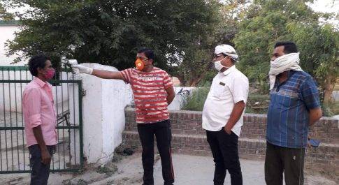 कोरोनटाईन ब्यक्तियों का बृजमनगंज पत्रकारों के सहयोग से हुआ थर्मल स्कैनिंग