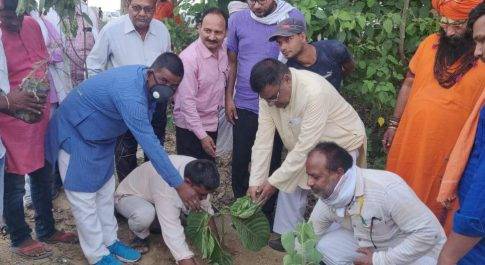 सरयू अवतरण दिवस के अवसर पर किया गया वृक्षारोपण