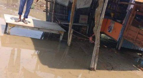 हादसे को दावत देती चफरिया की रोड व नालिया,ग्रामीणों में आक्रोश