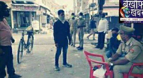 बृजमनगंज कस्बे में बिना मास्क घुम रहे लोगों पर प्रशासन ने कसा सिकंजा
