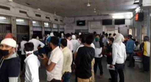 महराजगंज/गोरखपुर। खबर का हुआ असर:आरक्षण केंद्र गोरखपुर का बुरा हाल