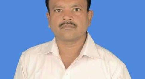 महराजगंज। स्वच्छ भारत अभियान के तहत समाजसेवी एवं प्रधान प्रतिनिधि स्वयं के धनराशि से कराना चाहते हैं गड्ढे की सफाई
