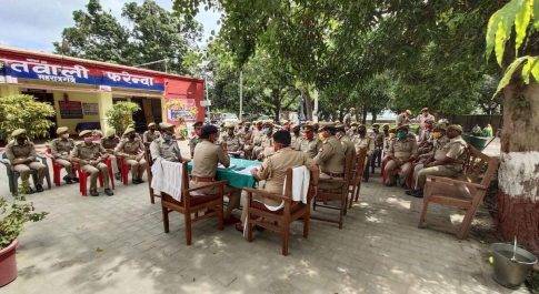 महराजगंज। सी ओ फरेंदा ने संवाद दिवस पर मातहतों को दिये आवश्यक दिशा निर्देश