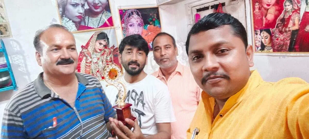 महराजगंज। समाज सेवी पंकज श्रीवास्तव द्वारा किया गया विदाई समारोह