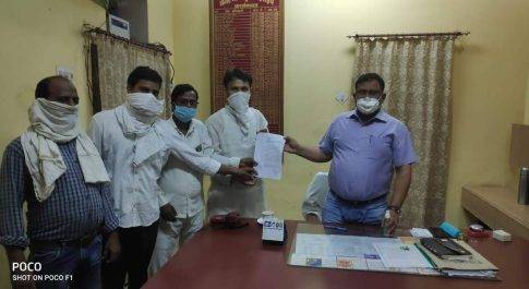 बहुजन समाज पार्टी के जिला उपाध्यक्ष ने नगर मजिस्ट्रेट को सौंपा ज्ञापन